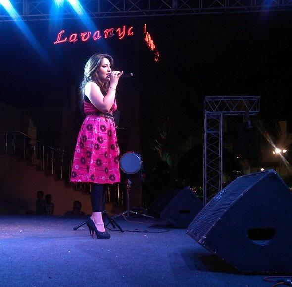 professional female singer bikaner